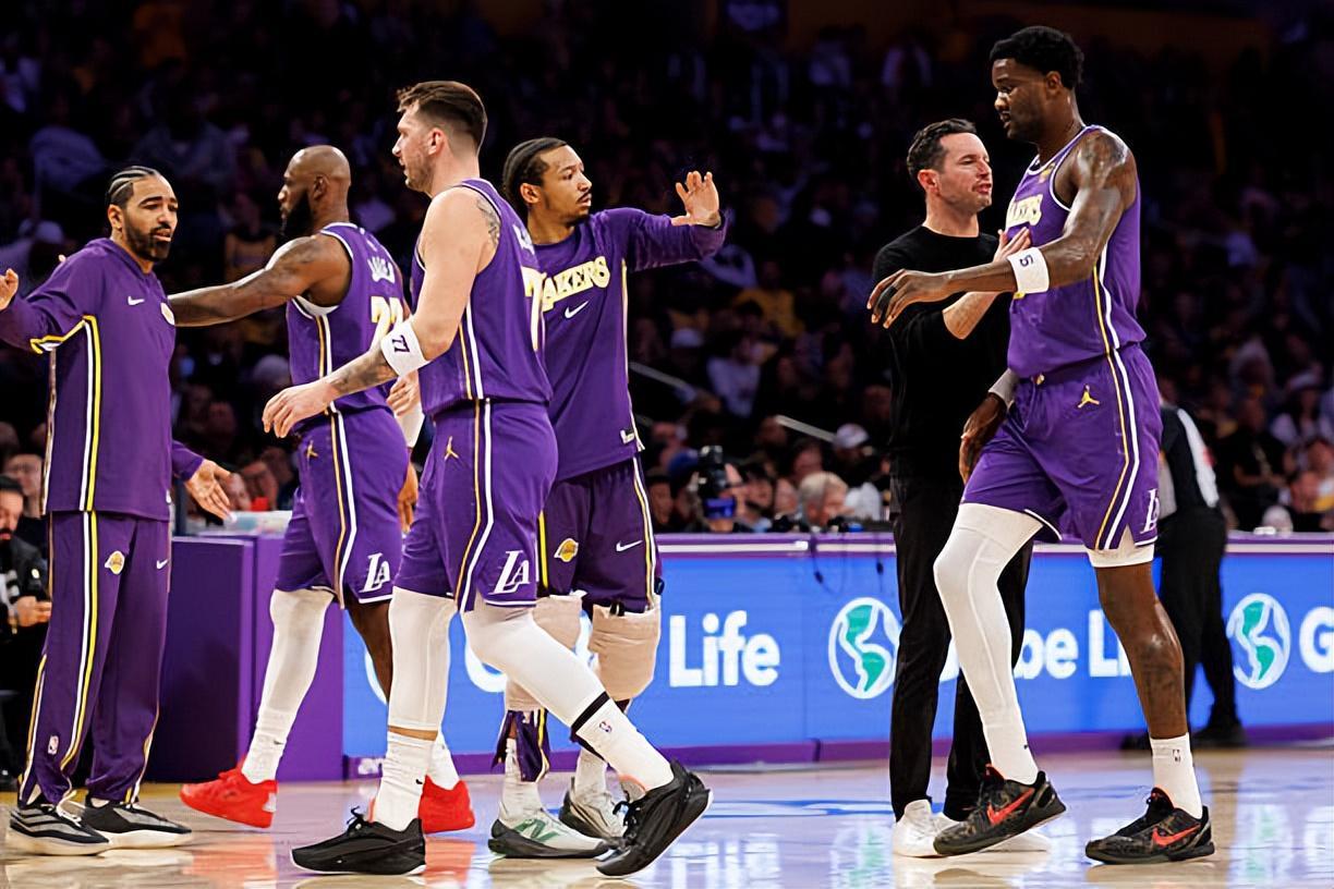 开云体育app官网-自暴自弃了？球权达不到预期后湖人先发中锋就不想好好打球吗？